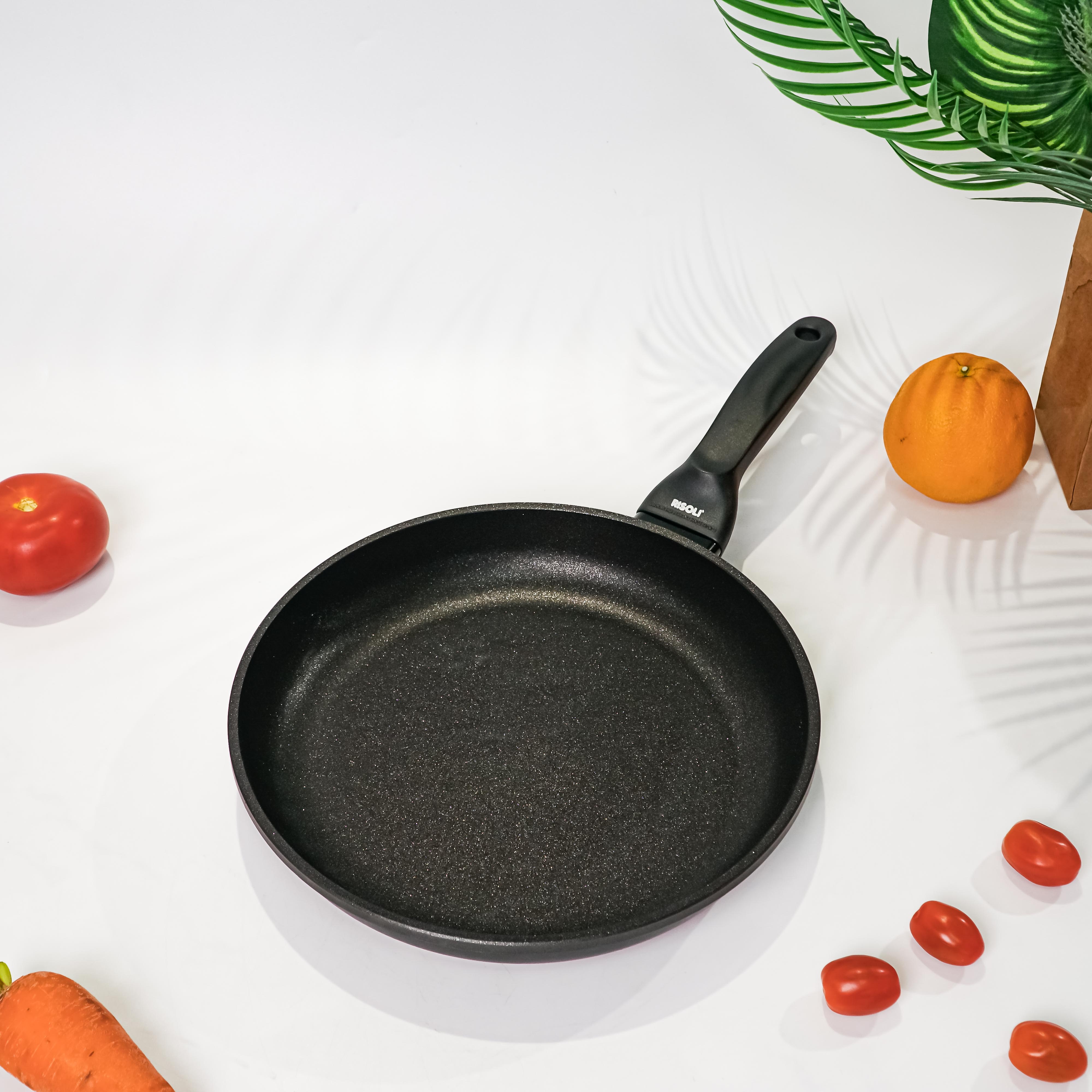 CHẢO ĐÚC NHÔM NGUYÊN KHỐI BLACKPLUS® LÒNG CẠN – Risoli - Model: CHAORisoli-00103BPIN/28