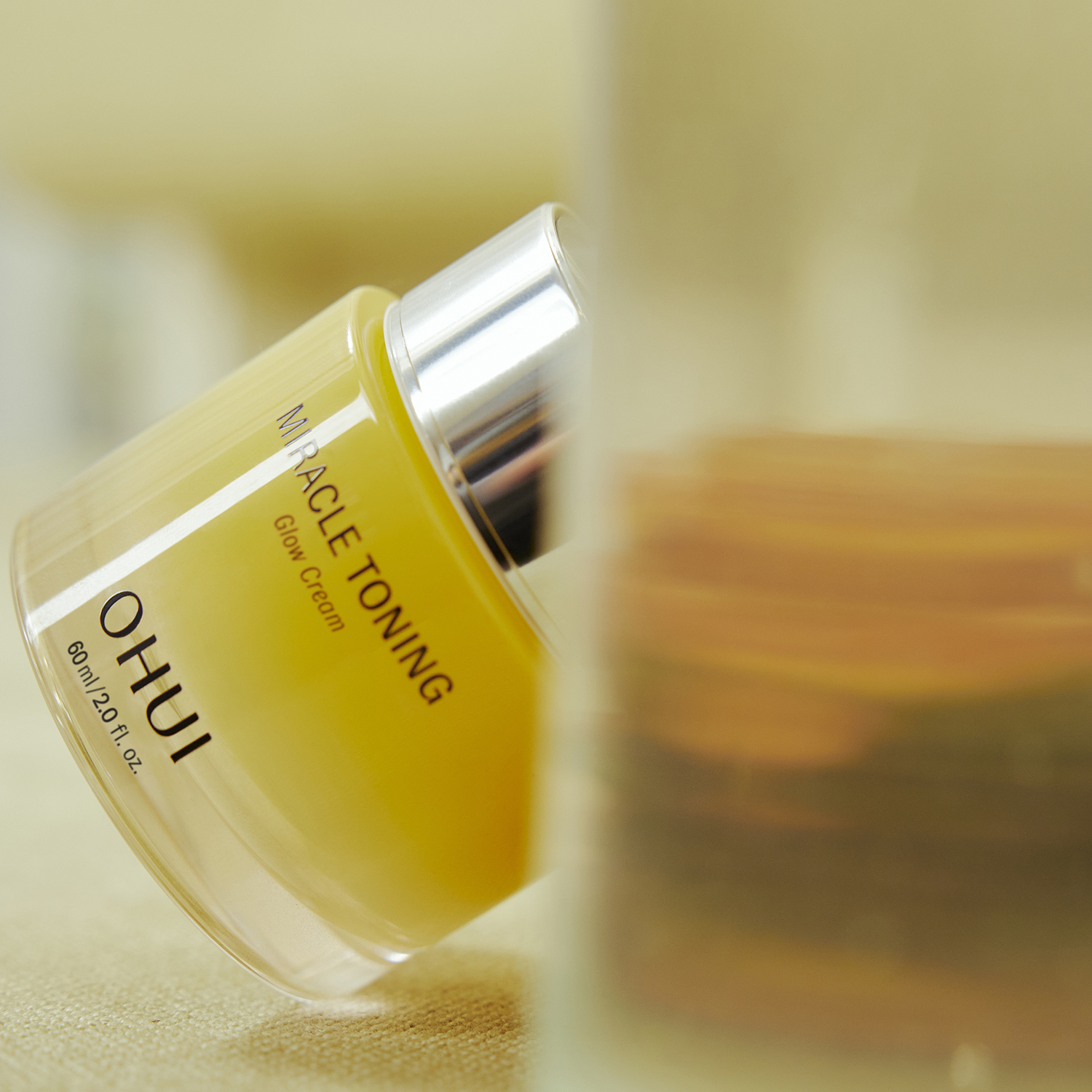 Kem dưỡng OHUI giúp tái tạo kết cấu và sắc tố da, giúp da luôn ẩm mượt, căng sáng - 60ml