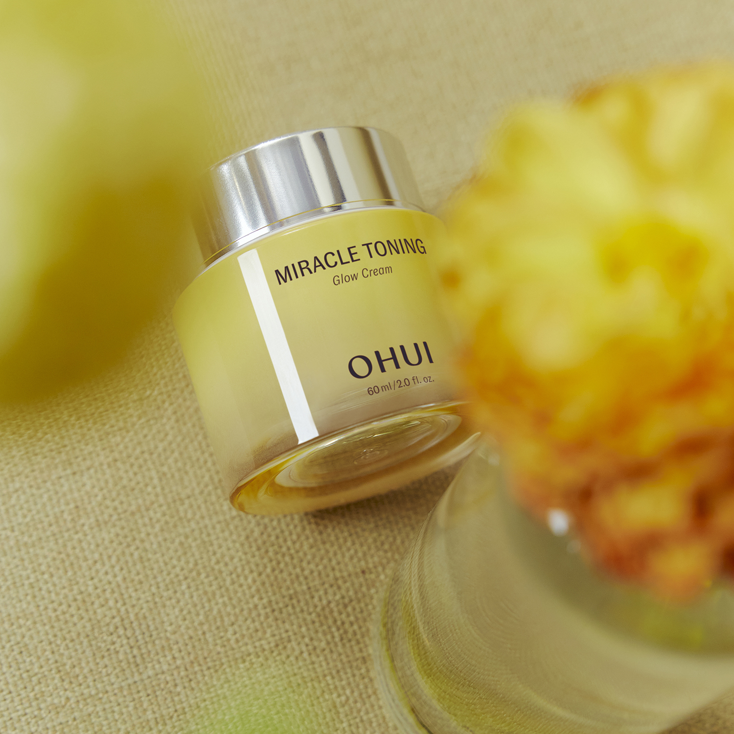 Kem dưỡng OHUI giúp tái tạo kết cấu và sắc tố da, giúp da luôn ẩm mượt, căng sáng - 60ml