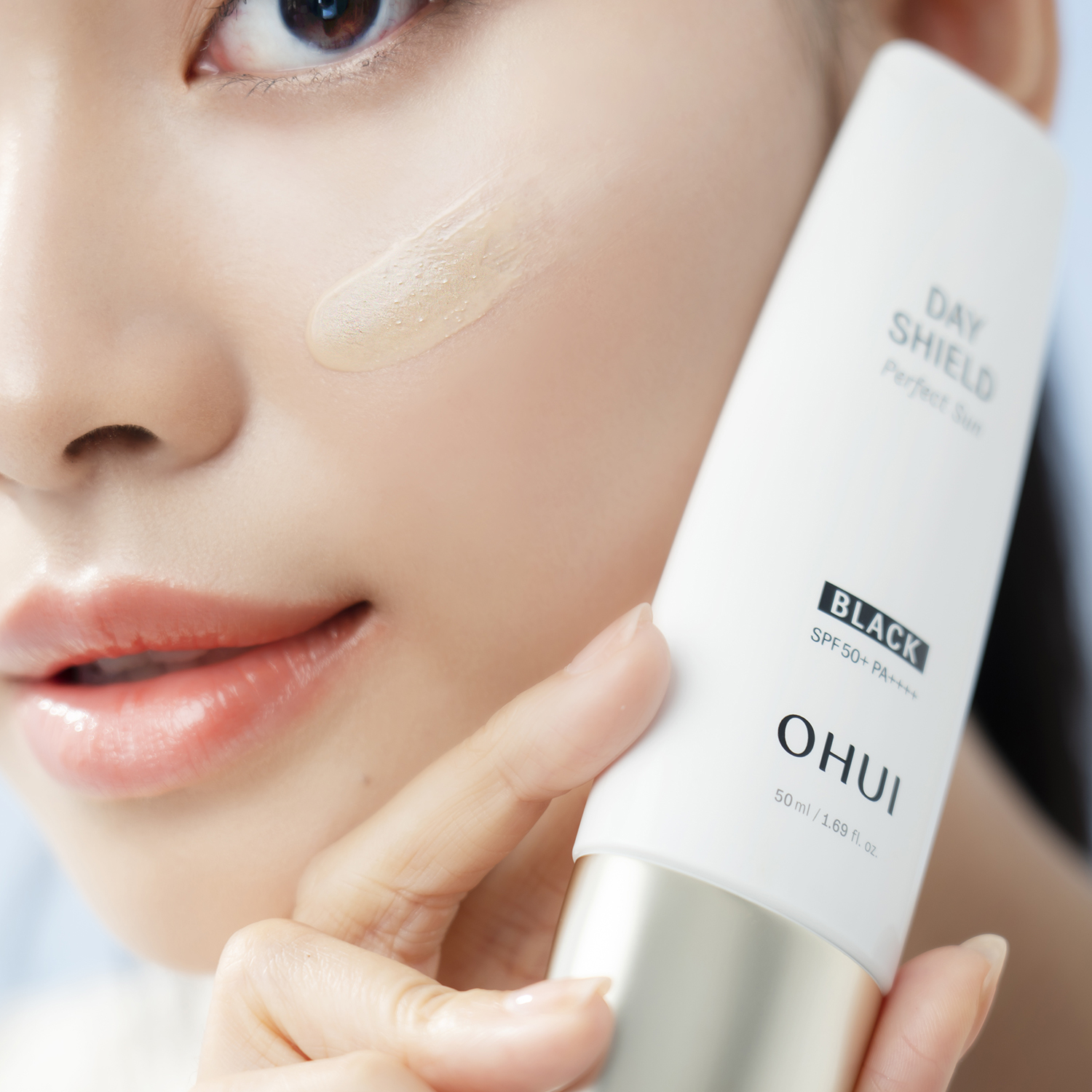 Kem chống nắng OHUI Black có UV cao, ngăn bụi bẩn, chống thấm nước, hút bã nhờn và là lớp trang điểm tự nhiên - 50ml - 2