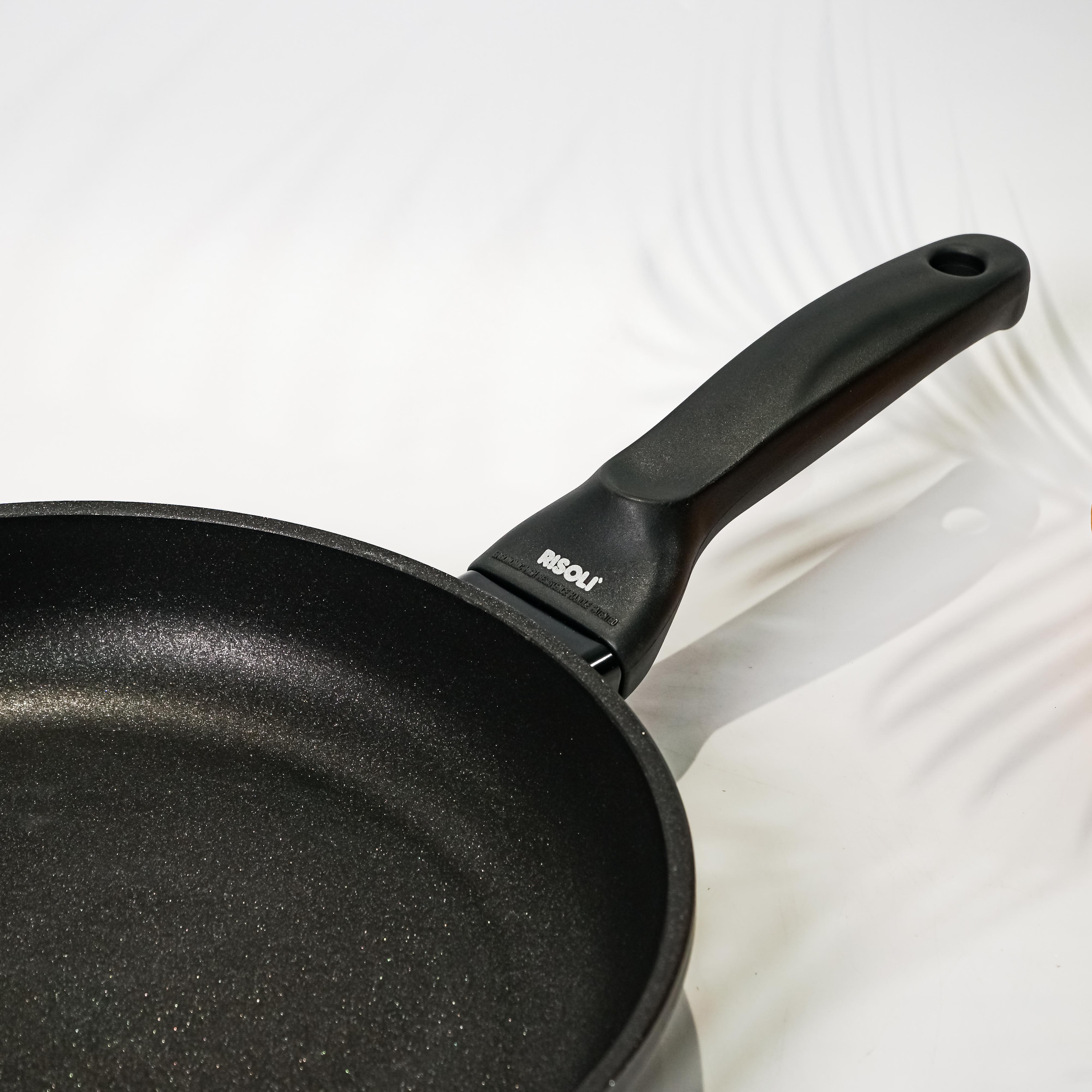 CHẢO ĐÚC NHÔM NGUYÊN KHỐI BLACKPLUS® LÒNG CẠN – Risoli - Model: CHAORisoli-00103BPIN/28