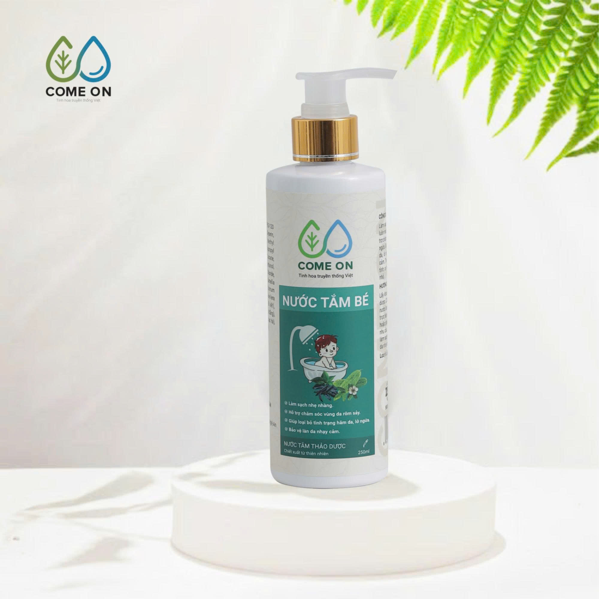 Nước tắm bé thảo dược COME ON làm sạch, mát da, ngừa rôm sảy 250ml